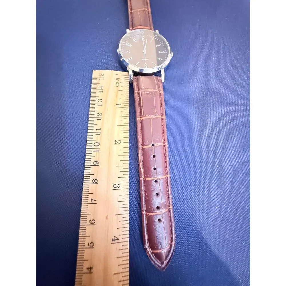 Men’s Brown Strap Quartz Watch WORKS